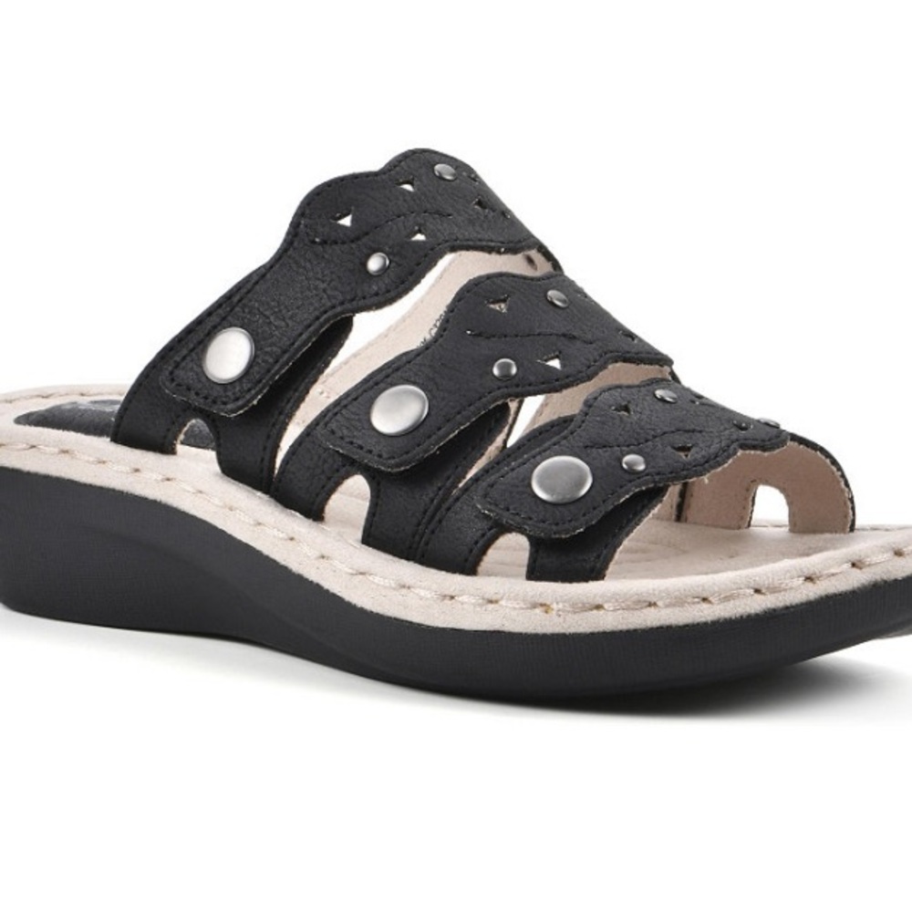 Cliffs by White Mountain Women's Caring Sandal (new with box)